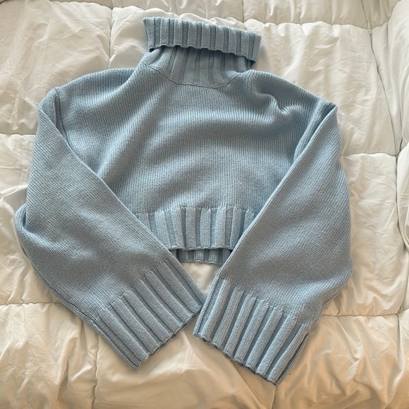 Sweaters - Cropped Sweatshirt baby blue small